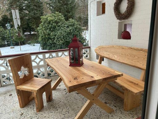 Gartenmöbel aus massivem Holz